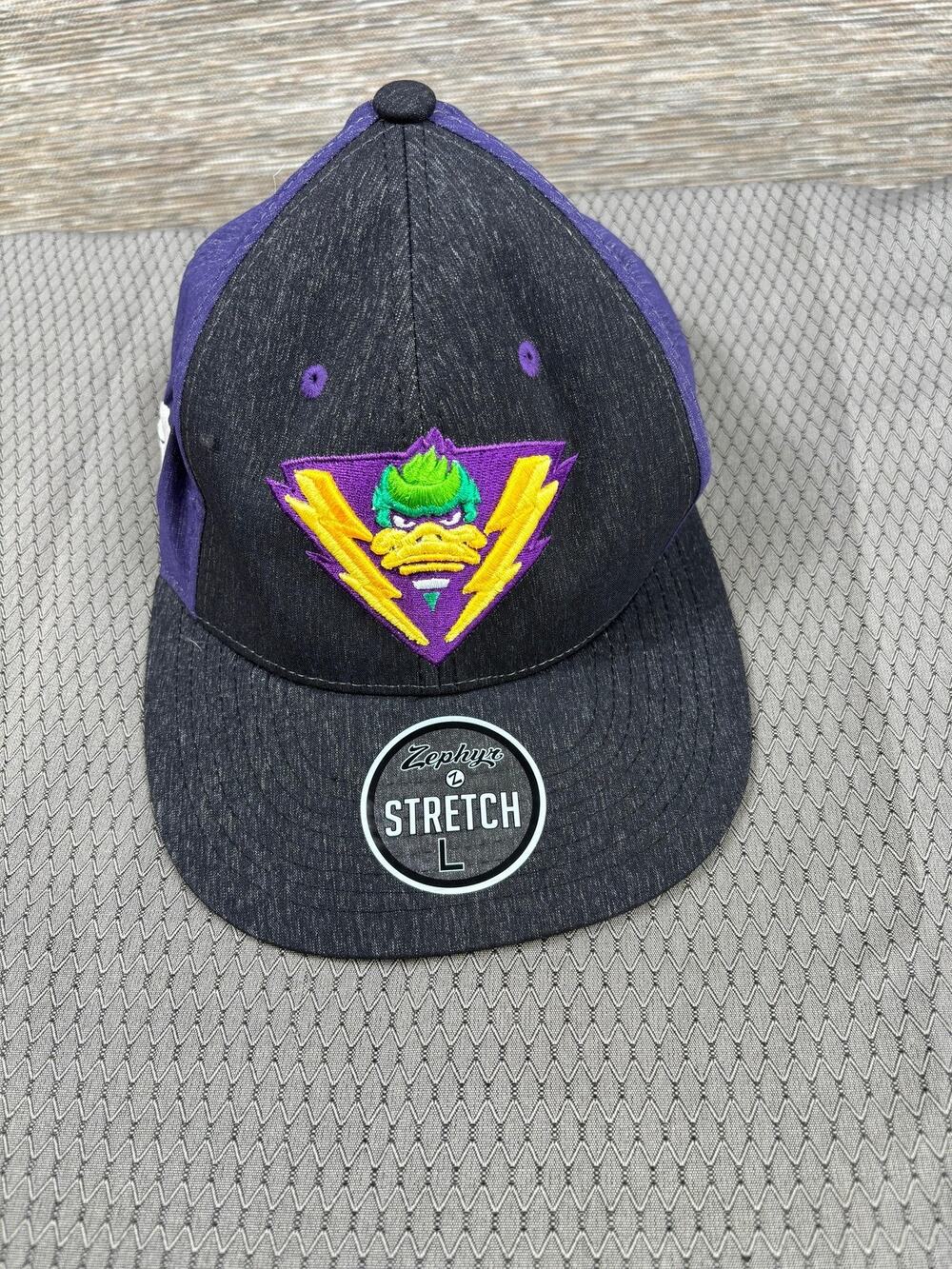 Duck Logo Hat Cap Fitted Mens Large Purple Black Baseball Zephyr Stretch